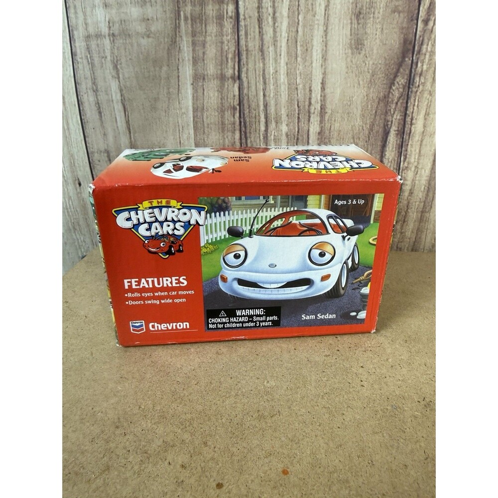 SAM SEDAN 1996 THE CHEVRON CARS COLLECTIBLE NEW IN BOX  F3